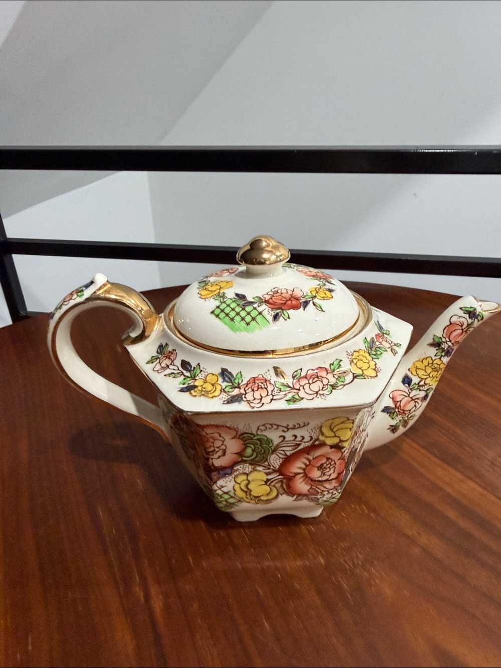 Vintage Sadler England Hexagonal "Rose Garden" Teapost - Picture 4 of 8